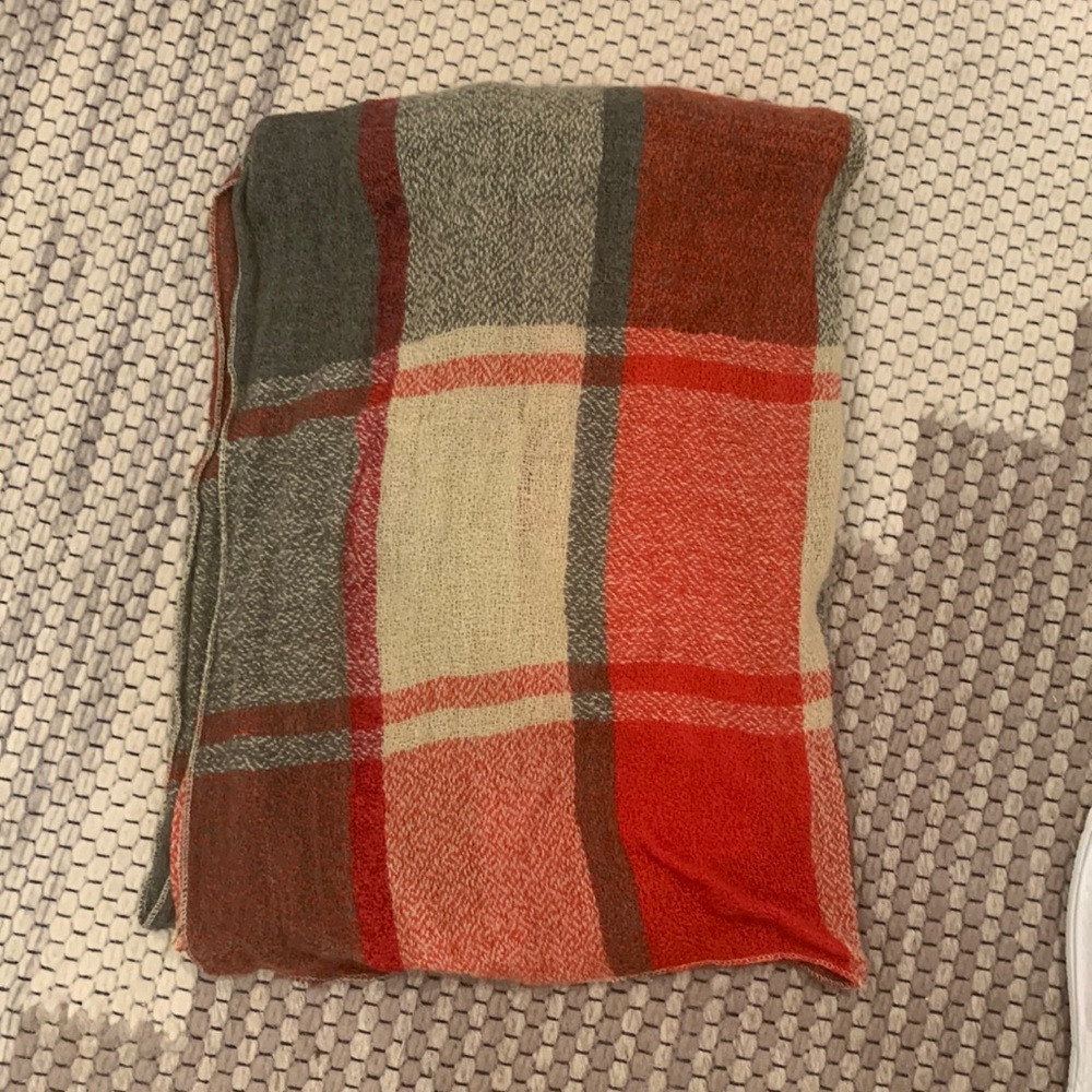 Super cute scarf! Orange and tan and grey